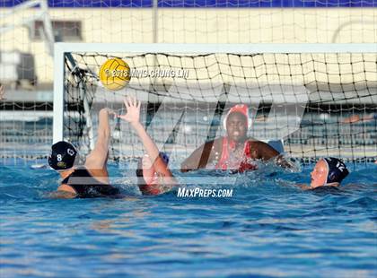 Thumbnail 2 in Newport Harbor vs. Mater Dei (Barnett Holiday Cup) photogallery.