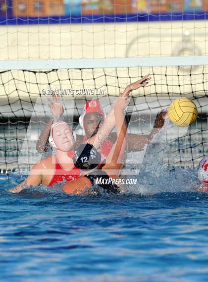 Thumbnail 3 in Newport Harbor vs. Mater Dei (Barnett Holiday Cup) photogallery.