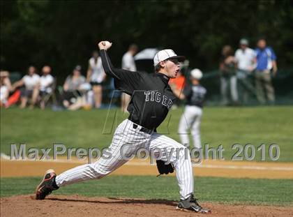 Thumbnail 3 in Mamaroneck @ Suffern (Section 1 Class AA Semifinal) photogallery.