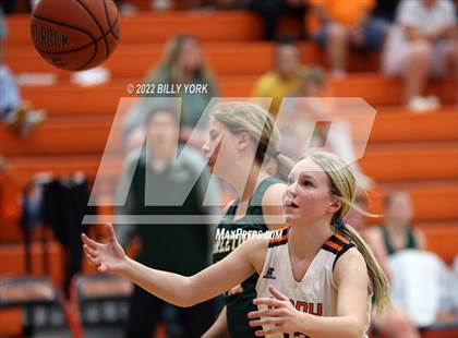 Thumbnail 3 in Grand Saline vs Harleton photogallery.