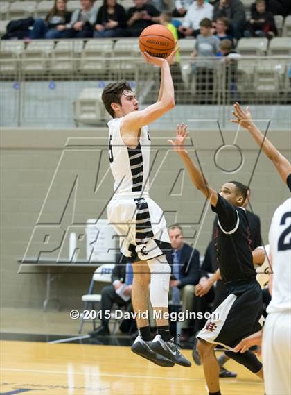 Thumbnail 3 in Cedar Hill vs. Guyer (UIL 6A Area Playoff) photogallery.