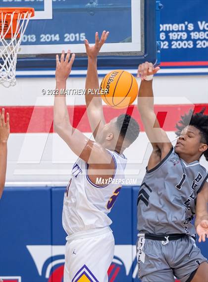 Thumbnail 3 in Jack Britt vs. Berean Baptist Academy photogallery.