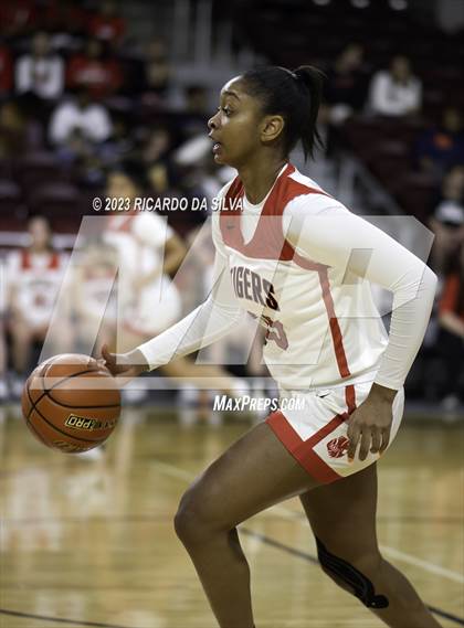 Thumbnail 3 in Katy vs Pearland (UIL 6A Region 3 & 4 Semifinal) photogallery.
