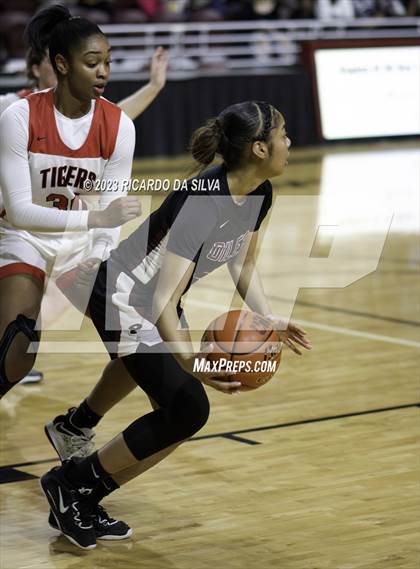 Thumbnail 3 in Katy vs Pearland (UIL 6A Region 3 & 4 Semifinal) photogallery.