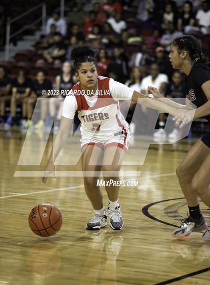 Thumbnail 1 in Katy vs Pearland (UIL 6A Region 3 & 4 Semifinal) photogallery.