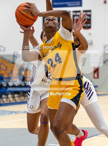 Thumbnail 1 in Montverde Academy vs Oak Cliff Faith Family Academy (Chipotle Nationals Semifinal) photogallery.