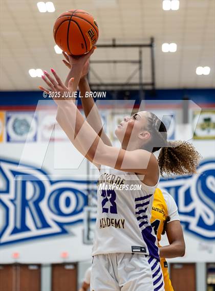 Thumbnail 3 in Montverde Academy vs Oak Cliff Faith Family Academy (Chipotle Nationals Semifinal) photogallery.