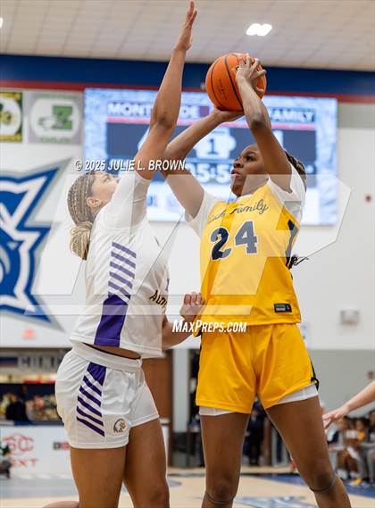 Thumbnail 2 in Montverde Academy vs Oak Cliff Faith Family Academy (Chipotle Nationals Semifinal) photogallery.