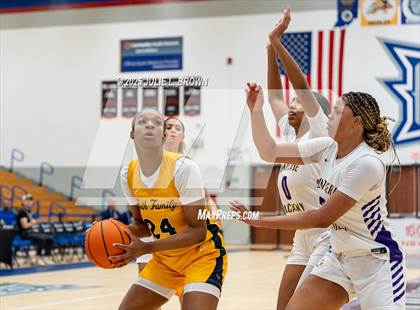 Thumbnail 1 in Montverde Academy vs Oak Cliff Faith Family Academy (Chipotle Nationals Semifinal) photogallery.
