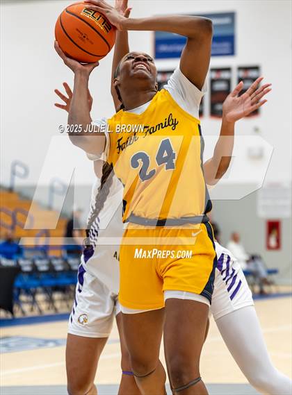 Thumbnail 2 in Montverde Academy vs Oak Cliff Faith Family Academy (Chipotle Nationals Semifinal) photogallery.