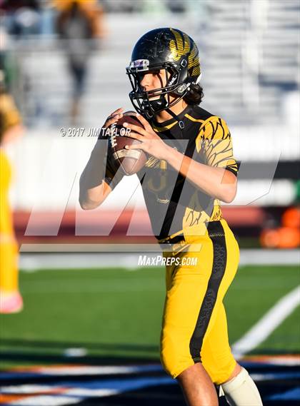Thumbnail 3 in Tioga vs. Jonesboro (UIL 6-Man 1-A Semifinal) photogallery.