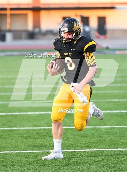 Thumbnail 2 in Tioga vs. Jonesboro (UIL 6-Man 1-A Semifinal) photogallery.