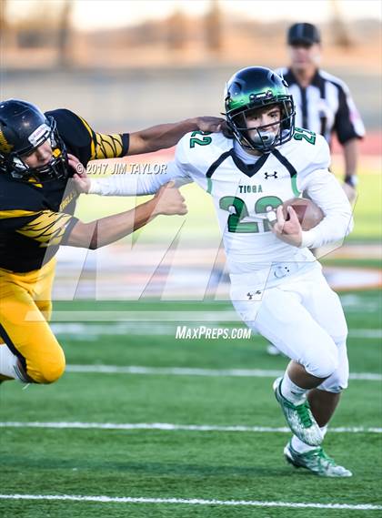 Thumbnail 3 in Tioga vs. Jonesboro (UIL 6-Man 1-A Semifinal) photogallery.