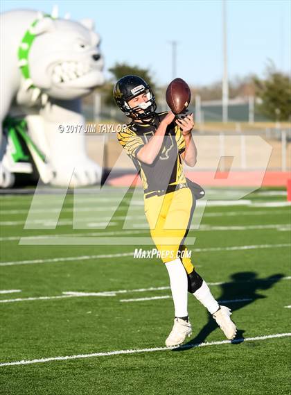 Thumbnail 2 in Tioga vs. Jonesboro (UIL 6-Man 1-A Semifinal) photogallery.
