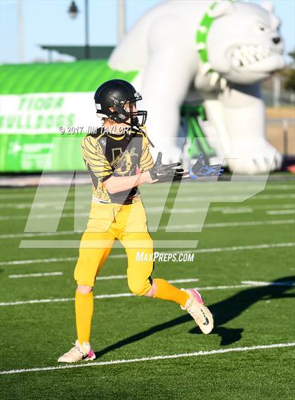 Thumbnail 3 in Tioga vs. Jonesboro (UIL 6-Man 1-A Semifinal) photogallery.