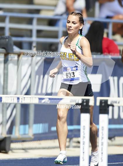 Thumbnail 3 in Bob Hayes Invitational (400m Hurdles) photogallery.