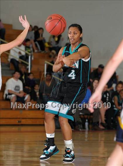 Thumbnail 1 in Sheldon vs. Oak Ridge (CIF SJS D1 Playoffs) photogallery.