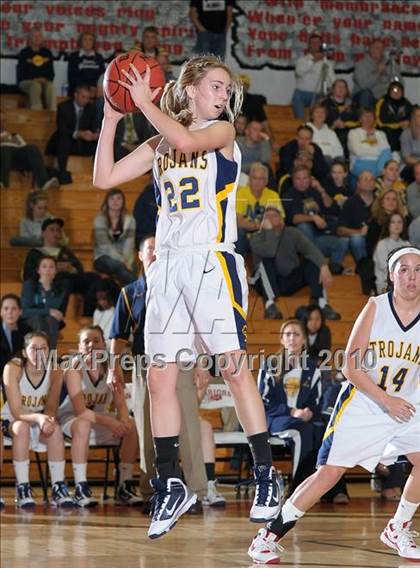Thumbnail 3 in Sheldon vs. Oak Ridge (CIF SJS D1 Playoffs) photogallery.