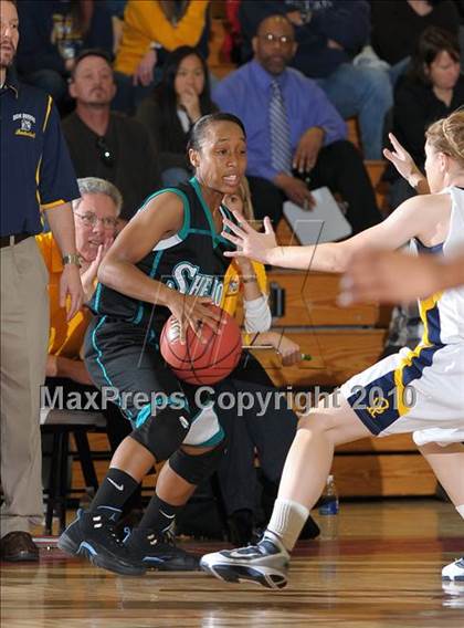 Thumbnail 2 in Sheldon vs. Oak Ridge (CIF SJS D1 Playoffs) photogallery.