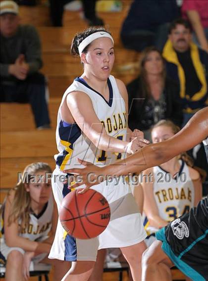 Thumbnail 3 in Sheldon vs. Oak Ridge (CIF SJS D1 Playoffs) photogallery.