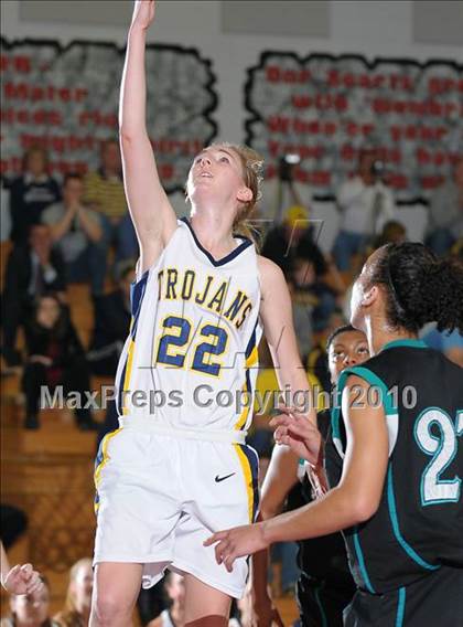 Thumbnail 3 in Sheldon vs. Oak Ridge (CIF SJS D1 Playoffs) photogallery.