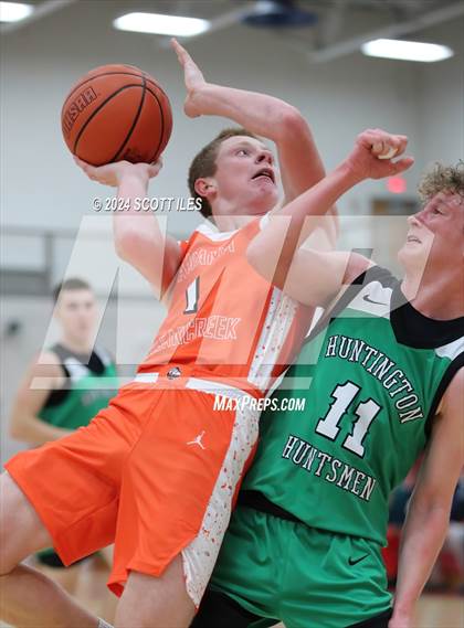 Thumbnail 3 in Amanda-Clearcreek vs Huntington photogallery.