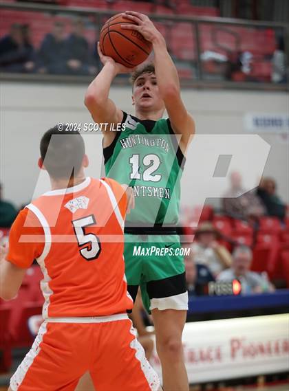 Thumbnail 3 in Amanda-Clearcreek vs Huntington photogallery.