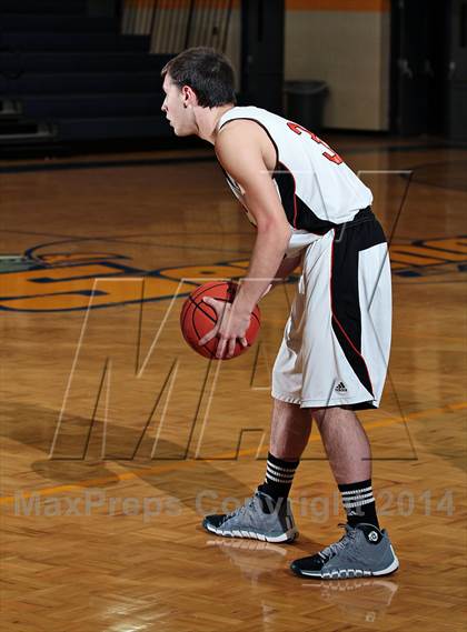 Thumbnail 3 in Pigeon Forge vs Hartselle (Seymour Christmas Classic) photogallery.
