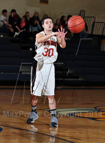Thumbnail 2 in Pigeon Forge vs Hartselle (Seymour Christmas Classic) photogallery.
