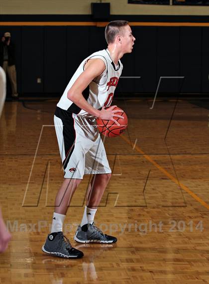 Thumbnail 3 in Pigeon Forge vs Hartselle (Seymour Christmas Classic) photogallery.