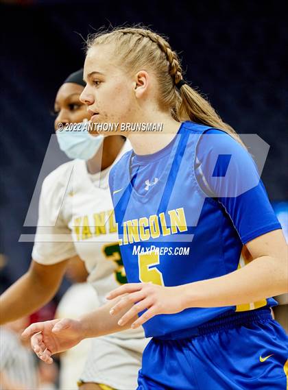 Thumbnail 3 in Vanden vs. Lincoln (CIF SJS D3 Final) photogallery.