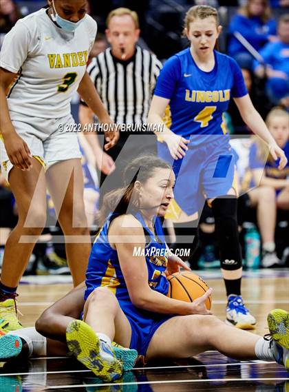 Thumbnail 3 in Vanden vs. Lincoln (CIF SJS D3 Final) photogallery.