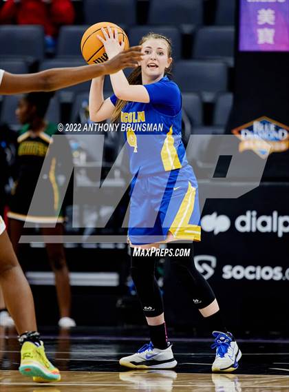 Thumbnail 2 in Vanden vs. Lincoln (CIF SJS D3 Final) photogallery.