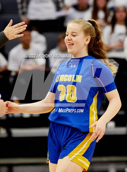 Thumbnail 2 in Vanden vs. Lincoln (CIF SJS D3 Final) photogallery.