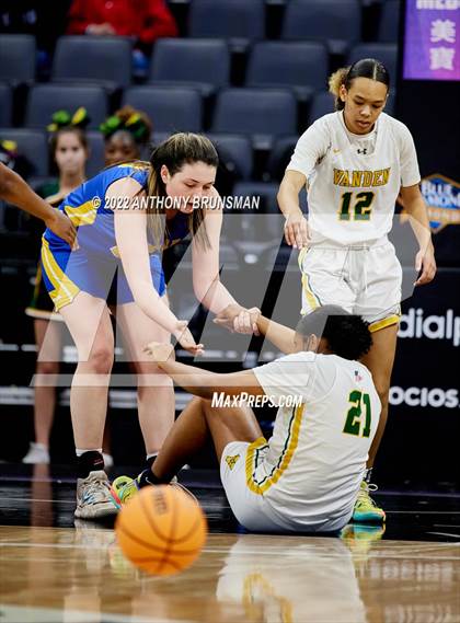 Thumbnail 2 in Vanden vs. Lincoln (CIF SJS D3 Final) photogallery.