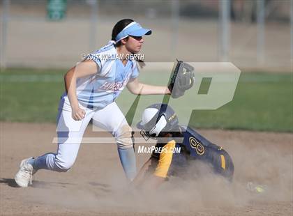 Thumbnail 3 in Hillsdale vs. Notre Dame (CIF CCS D2 Final) photogallery.