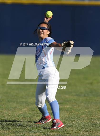 Thumbnail 3 in Hillsdale vs. Notre Dame (CIF CCS D2 Final) photogallery.