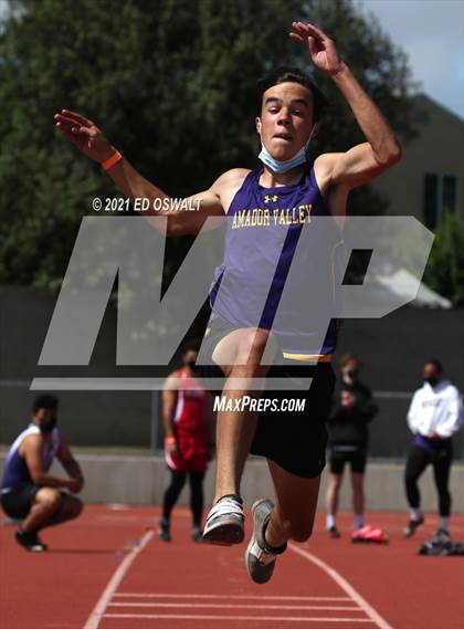 Thumbnail 2 in Pittsburg Relays (Long Jump) photogallery.