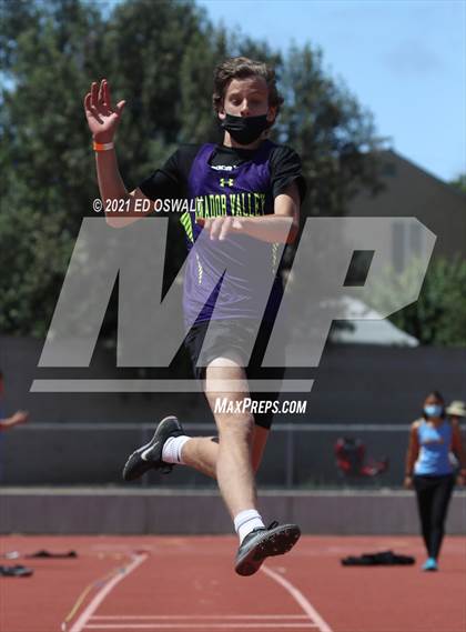 Thumbnail 3 in Pittsburg Relays (Long Jump) photogallery.