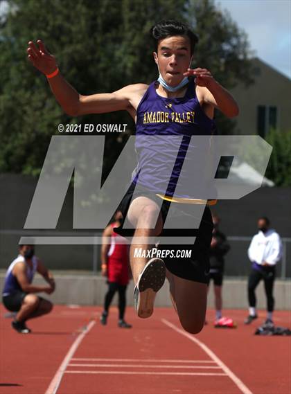 Thumbnail 3 in Pittsburg Relays (Long Jump) photogallery.