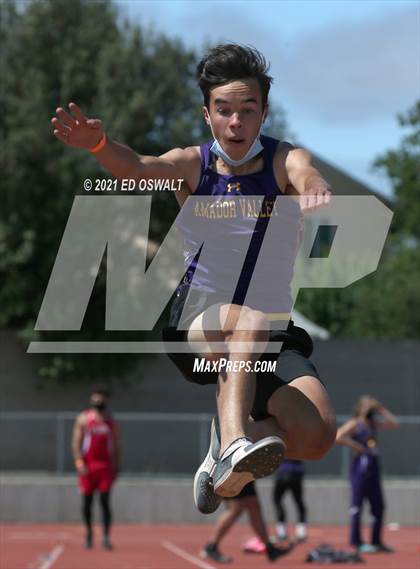 Thumbnail 2 in Pittsburg Relays (Long Jump) photogallery.