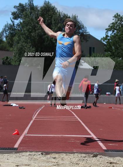 Thumbnail 3 in Pittsburg Relays (Long Jump) photogallery.