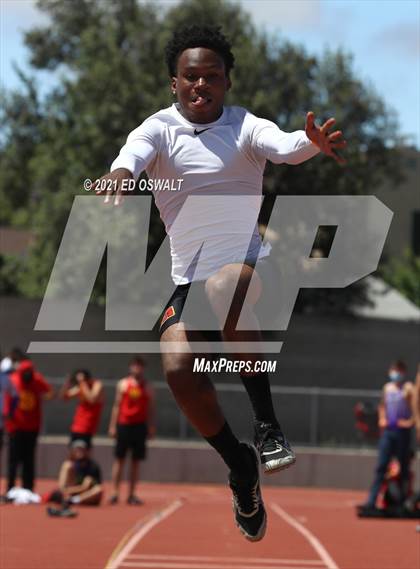 Thumbnail 1 in Pittsburg Relays (Long Jump) photogallery.