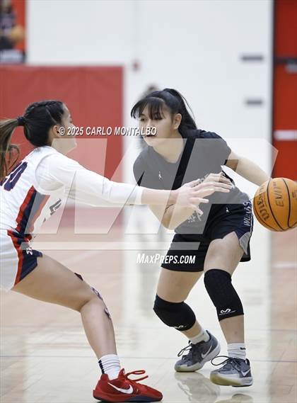 Thumbnail 2 in Flintridge Prep vs. La Salle photogallery.