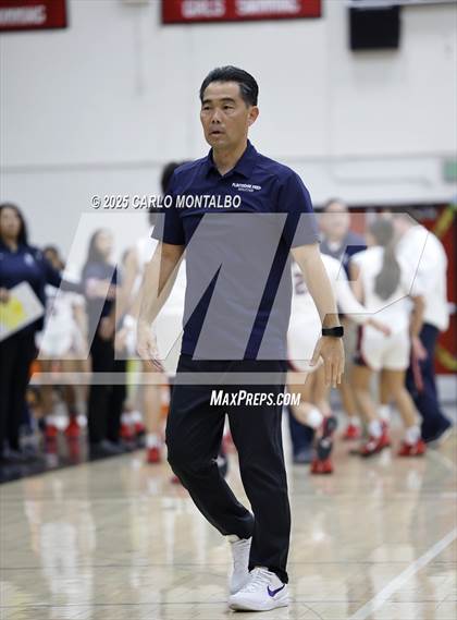 Thumbnail 2 in Flintridge Prep vs. La Salle photogallery.