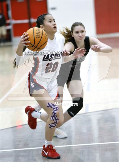 Thumbnail 3 in Flintridge Prep vs. La Salle photogallery.