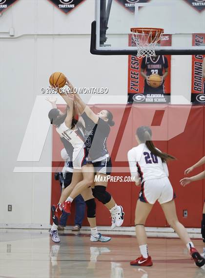 Thumbnail 2 in Flintridge Prep vs. La Salle photogallery.