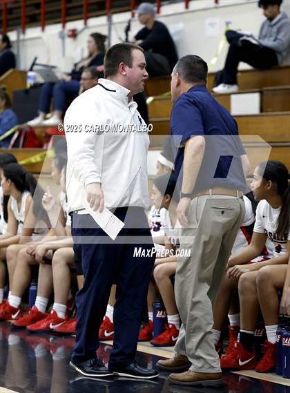 Thumbnail 3 in Flintridge Prep vs. La Salle photogallery.