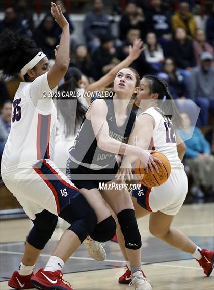 Thumbnail 3 in Flintridge Prep vs. La Salle photogallery.