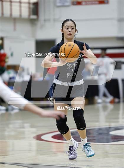 Thumbnail 3 in Flintridge Prep vs. La Salle photogallery.